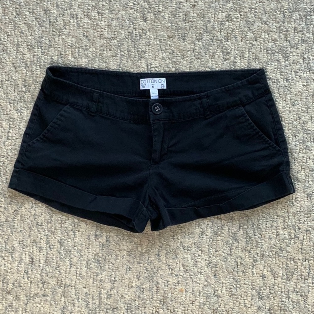 Black cuffed cotton shorts